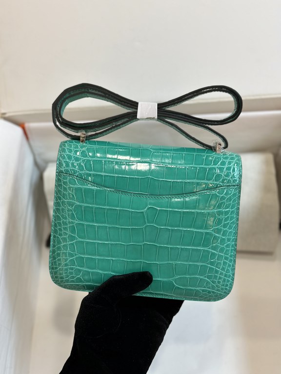 Spot KangKang 19CM. Imperial Green Silver BuckleMade of imported high-gloss American crocodile leather, top quality hand-stitched waxed thread.