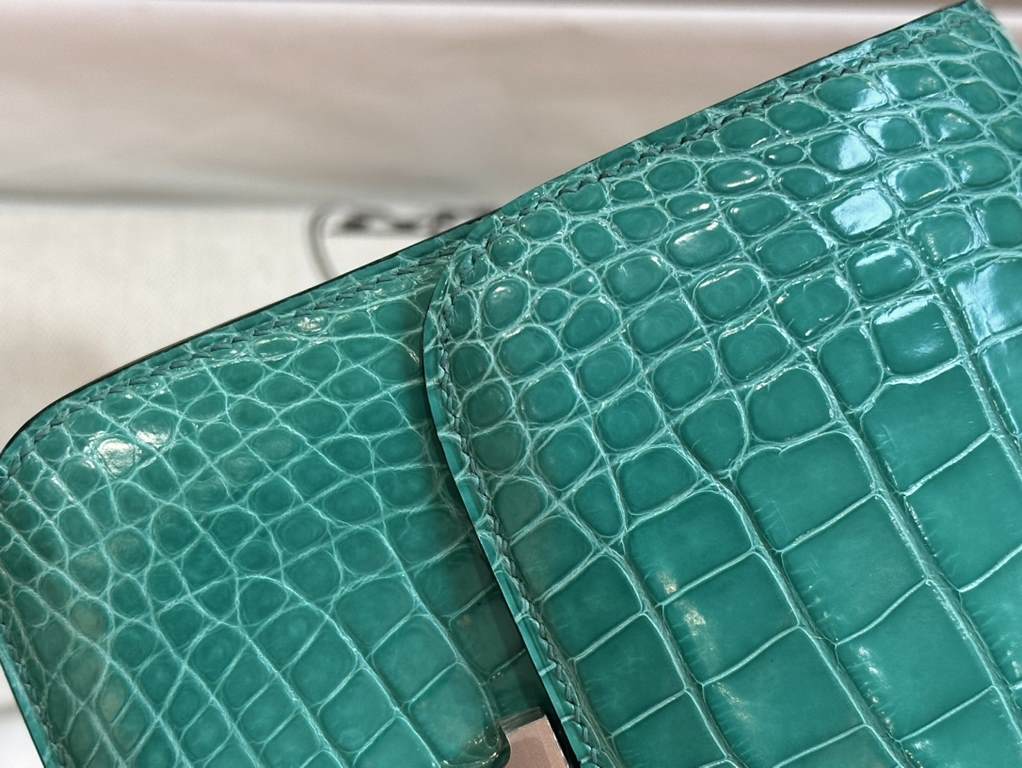 Spot KangKang 19CM. Imperial Green Silver BuckleMade of imported high-gloss American crocodile leather, top quality hand-stitched waxed thread.