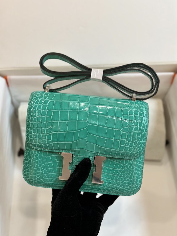 Spot KangKang 19CM. Imperial Green Silver BuckleMade of imported high-gloss American crocodile leather, top quality hand-stitched waxed thread.