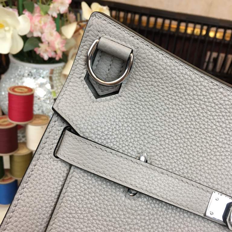 (  Jypsiere) Gypsy 28cm       ♀   ♀ original imported cowhide, special sheepskin lining and original hardware, very casual and young style, shoulder crossbody can be, the version is super good Oh [love] [love] Size 28cm 