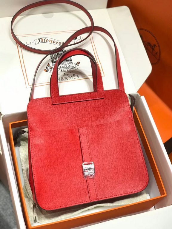 evercolor leather flag red silver buckle~Treasure small bag  Not intentionally emphasize the brand's nobility _ looks low-key but full of texture  The exterior doesn't feature any of the H's conspicuous logos.Goes the ab