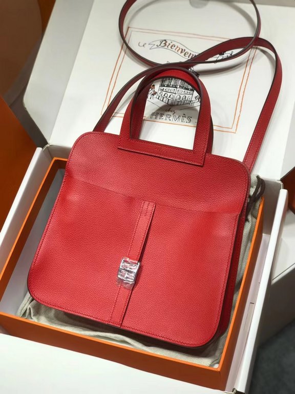 evercolor leather flag red silver buckle~Treasure small bag  Not intentionally emphasize the brand's nobility _ looks low-key but full of texture  The exterior doesn't feature any of the H's conspicuous logos.Goes the ab