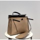 Herbag Elephant GraySuper handsome commuter bag, between casual and formal, casual without losing elegance, the combination of canvas and cowhide  leather, the outer seam is hard and stylish.Super high cost-effective spot