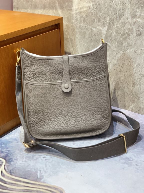 Evelyne29cm (Evelyne) is the cheapest bag, cheap and practical crossbody bag shoulder bag, very suitable for petty white-collar womenThe size is suitable and convenient for personal use This bag smells so good!Added adju