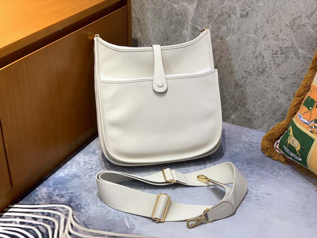 Evelyne29cm (Evelyne) is the cheapest bag, cheap and practical crossbody bag shoulder bag, very suitable for petty white-collar womenThe size is suitable and convenient for personal use This bag smells so good!Added adju