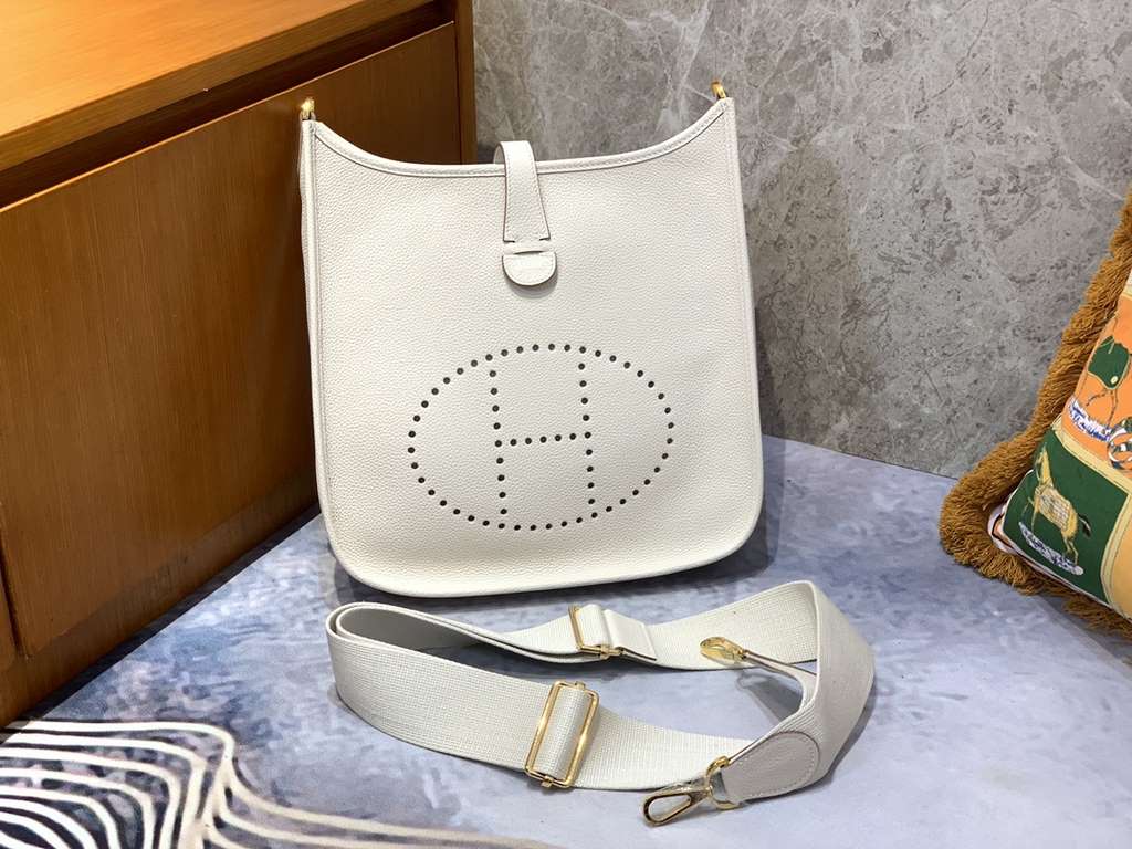 Evelyne29cm (Evelyne) is the cheapest bag, cheap and practical crossbody bag shoulder bag, very suitable for petty white-collar womenThe size is suitable and convenient for personal use This bag smells so good!Added adju