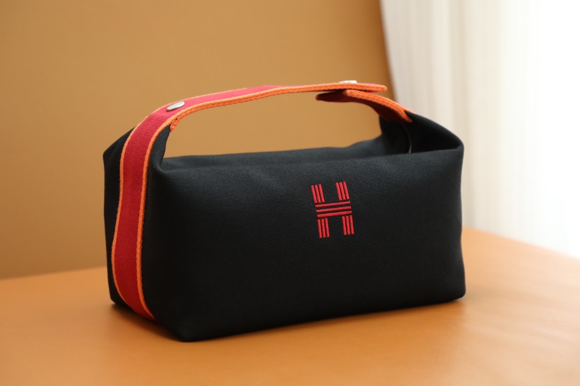 - -      Lunchbox Bag Canvas Black Details Customized Actuals In stock ;)