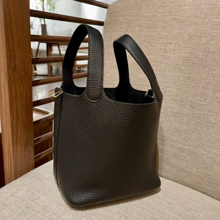 picotin lock vegetable basket 18, ck89 black Pure handmade, French TC cowhide.Vegetable basket in recent years in the counter is also very buy, basically also go with the goods, the appearance rate is super high, but als