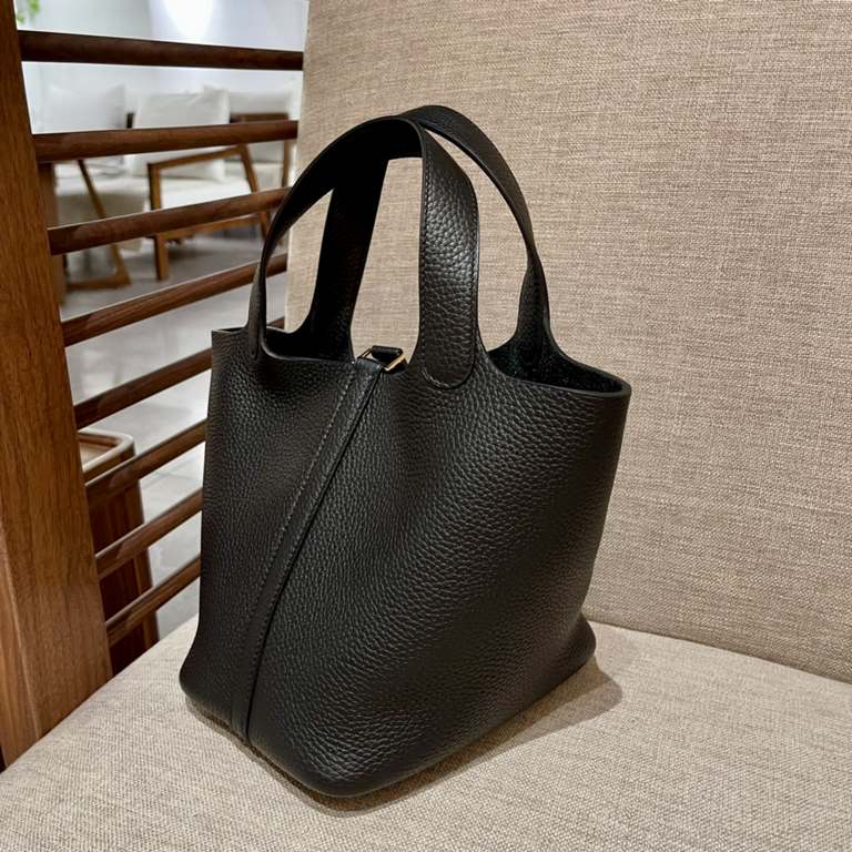 picotin lock vegetable basket 18, ck89 black Pure handmade, French TC cowhide.Vegetable basket in recent years in the counter is also very buy, basically also go with the goods, the appearance rate is super high, but als