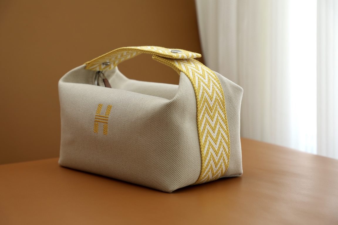 - -      Lunchbox Bag Canvas Naples Yellow   Character Shoulder Strap Detail Customized Real In Stock;.