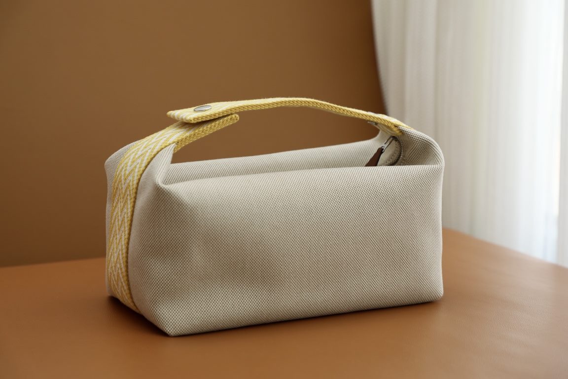 - -      Lunchbox Bag Canvas Naples Yellow   Character Shoulder Strap Detail Customized Real In Stock;.