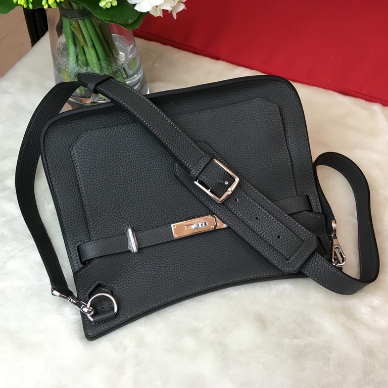 (  Jypsiere) Gypsy 28cm       ♀   ♀ original imported cowhide, special sheepskin lining and original hardware, very casual and young style, shoulder crossbody can be, the version is super good oh [love] [love] Size 28cm 