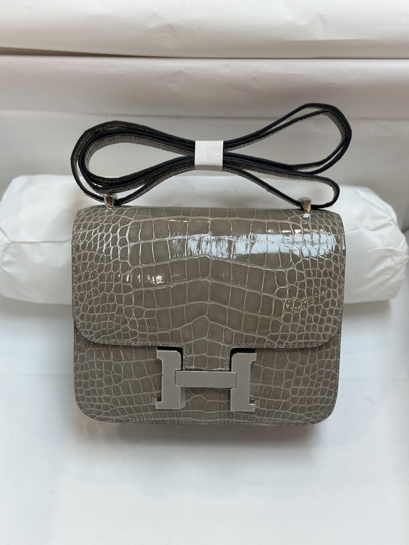 Spot KangKang 19CM. Spotted Dove Gray Silver BuckleMade of imported high-gloss American crocodile leather, top quality hand-stitched waxed thread.