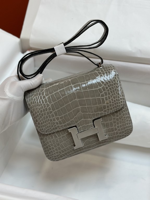 Spot KangKang 19CM. Spotted Dove Gray Silver BuckleMade of imported high-gloss American crocodile leather, top quality hand-stitched waxed thread.