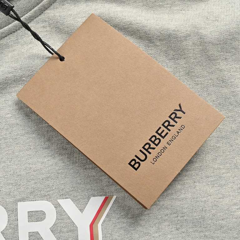 BurberryBurberry 23Fw Heavy Shadow Letter Print Hooded SweatshirtThe use of 100% fixed weave 400g low elastic dust-free fine cotton fabric, each one is individually cut by hand, comfortable and handy, can be said to be h