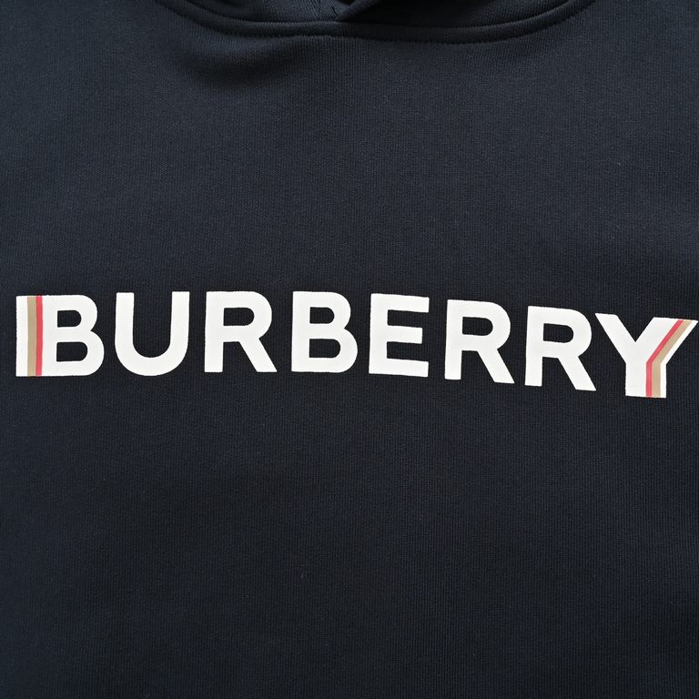 BurberryBurberry 23Fw Heavy Shadow Letter Print Hooded SweatshirtThe use of 100% fixed weave 400g low elastic dust-free fine cotton fabric, each one is individually cut by hand, comfortable and handy, can be said to be h