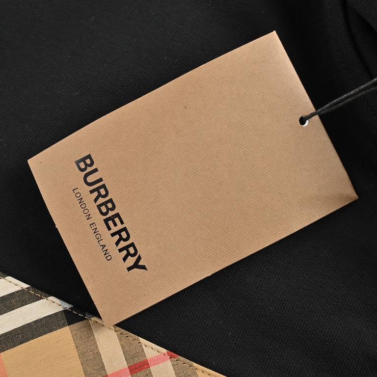 BurberryBurberry 23Fw Check Patchwork Zip JacketOriginally developed in a 480gbbr specialized custom tripe jersey fabric. With a contrasting facecloth plaid hood, trimmed with leather elements at the drawstring. Surface 