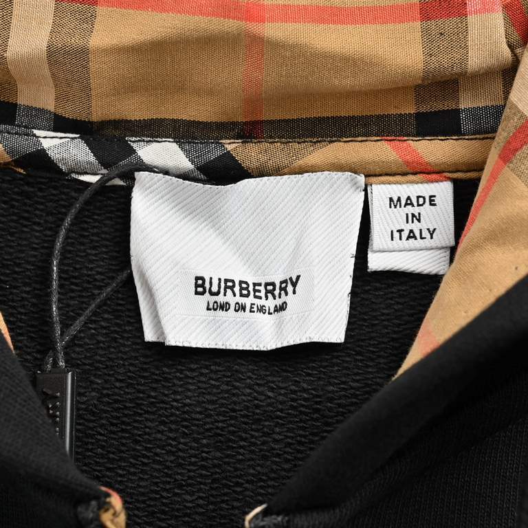 BurberryBurberry 23Fw Check Patchwork Zip JacketOriginally developed in a 480gbbr specialized custom tripe jersey fabric. With a contrasting facecloth plaid hood, trimmed with leather elements at the drawstring. Surface 