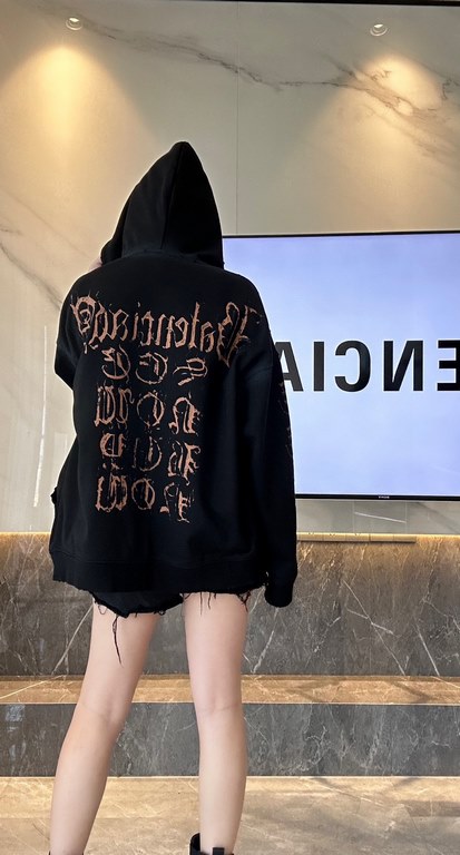 #BalenciagaBalenciaga 23Fw Sanskrit Printed Mud Dye Zipper Sweatshirt Jacket On