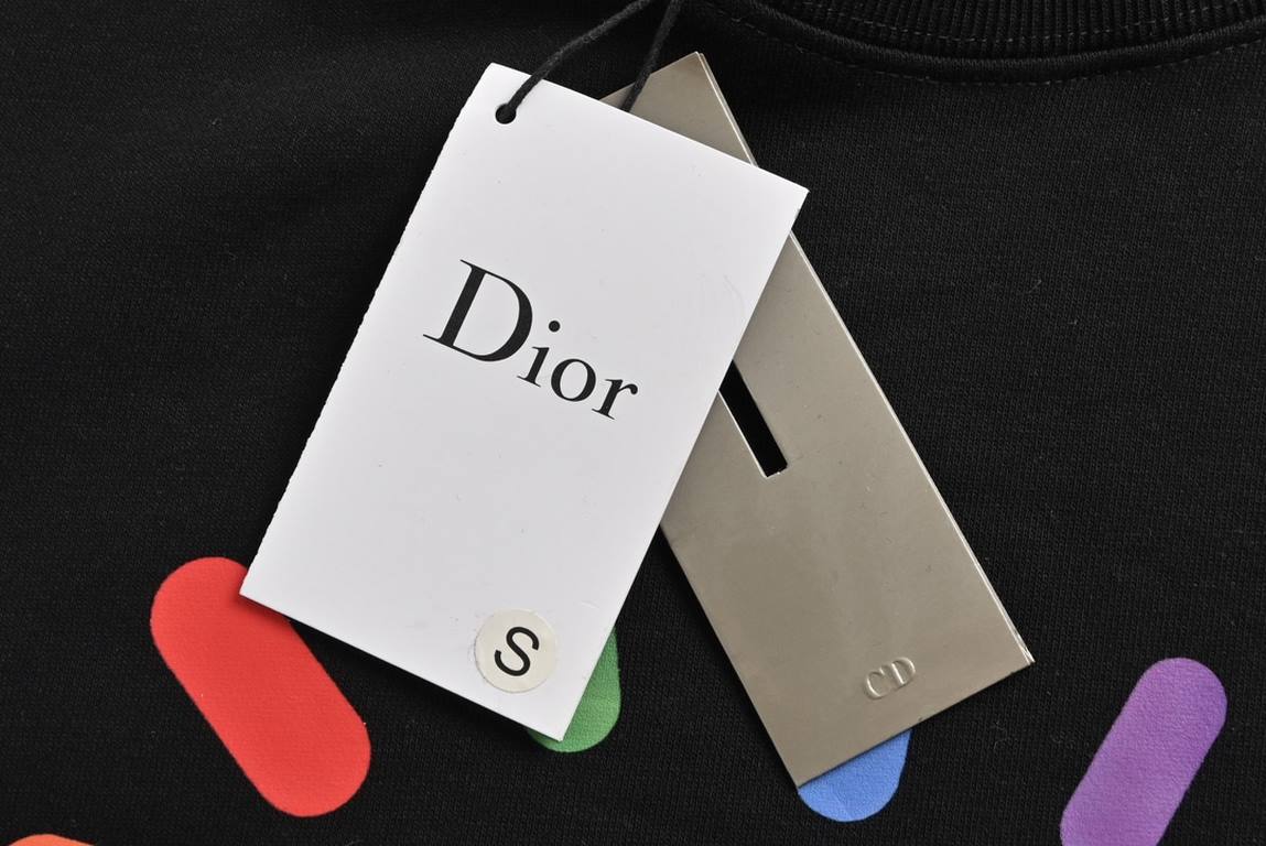 .DiorDior 23Fw colorful letters printed round neck sweaterFabric combed cotton sweater fabric weight up to 400 grams, printing using three-dimensional technology, high-density number of needles, the upper body effect of 