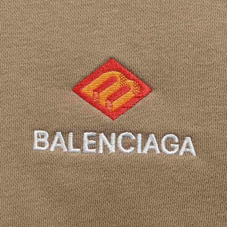 Balenciaga.Balenciaga 23Fw Extreme Racing Embroidered Hooded SweatshirtI highly recommend this sweater as a way to break the tradition of boring and heavy fallwinter clothes and add richness to your closet with colorful 