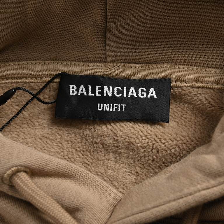 Balenciaga.Balenciaga 23Fw Extreme Racing Embroidered Hooded SweatshirtI highly recommend this sweater as a way to break the tradition of boring and heavy fallwinter clothes and add richness to your closet with colorful 