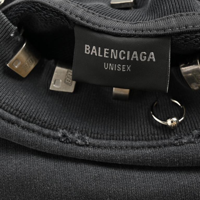 BalenciagaBalenciaga 23Fw Spike Loop SweatshirtBalenciagaParis 23Fw Puncture Button SweatshirtCustom dyeing 380 grams of cotton carbon gray sweater and 500 grams of 1  1 rib, bone position is distinctive, full texture on