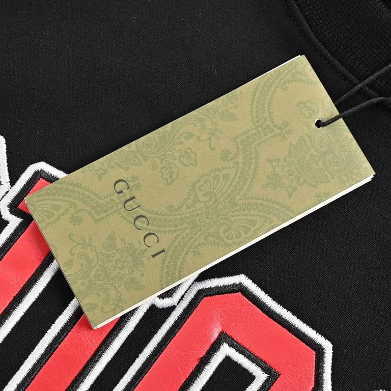 GucciGucci 23Fw Double G Patch Embroidered Crew Neck SweatshirtThe use of three-dimensional patch embroidery process, different from ordinary embroidery, fixed weave cotton sweater fabric, comfortable and breathable is n