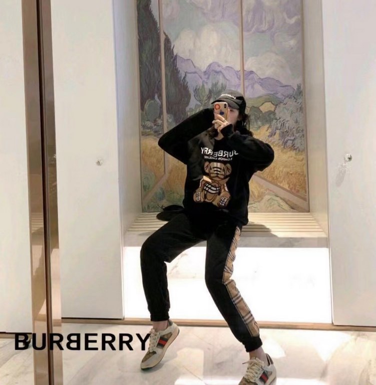 #BurberryBurberry Embroidered Teddy Bear Crew Neck Sweatshirt Top