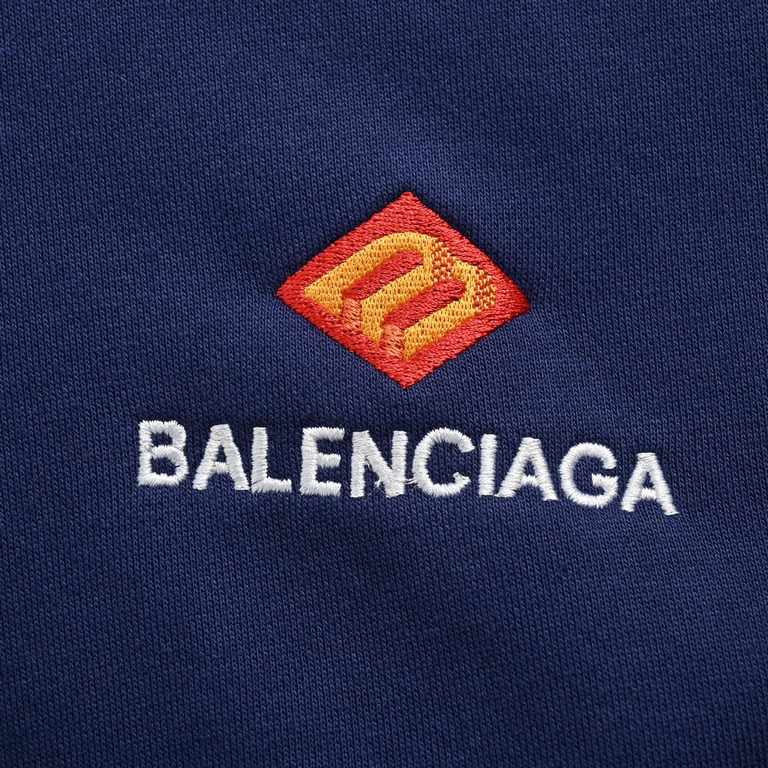 Balenciaga.Balenciaga 23Fw Extreme Racing Embroidered Hooded SweatshirtI highly recommend this sweater as a way to break the tradition of boring and heavy fallwinter clothes and add richness to your closet with colorful 