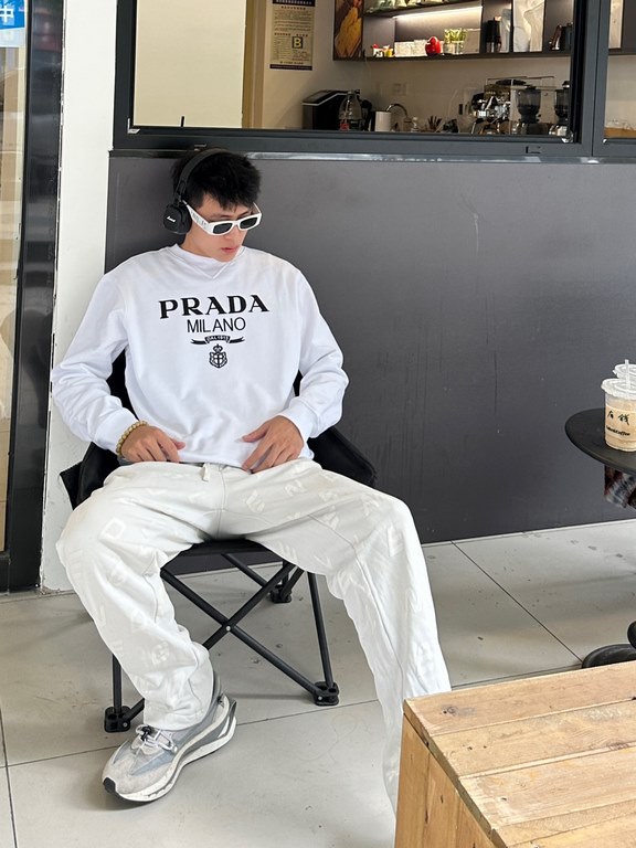 #PradaPrada 23Fw Embroidered Logo Crew Sweatshirt Top