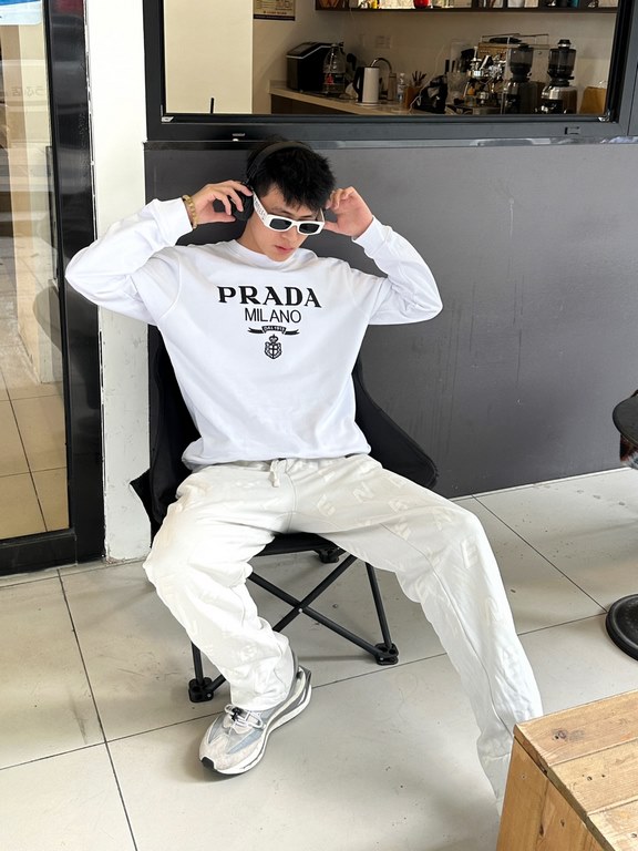 #PradaPrada 23Fw Embroidered Logo Crew Sweatshirt Top