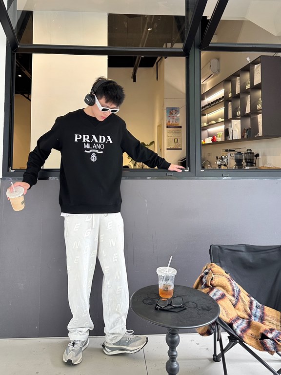 #PradaPrada 23Fw Embroidered Logo Crew Sweatshirt Top