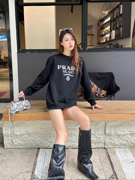 #PradaPrada 23Fw Embroidered Logo Crew Sweatshirt Top