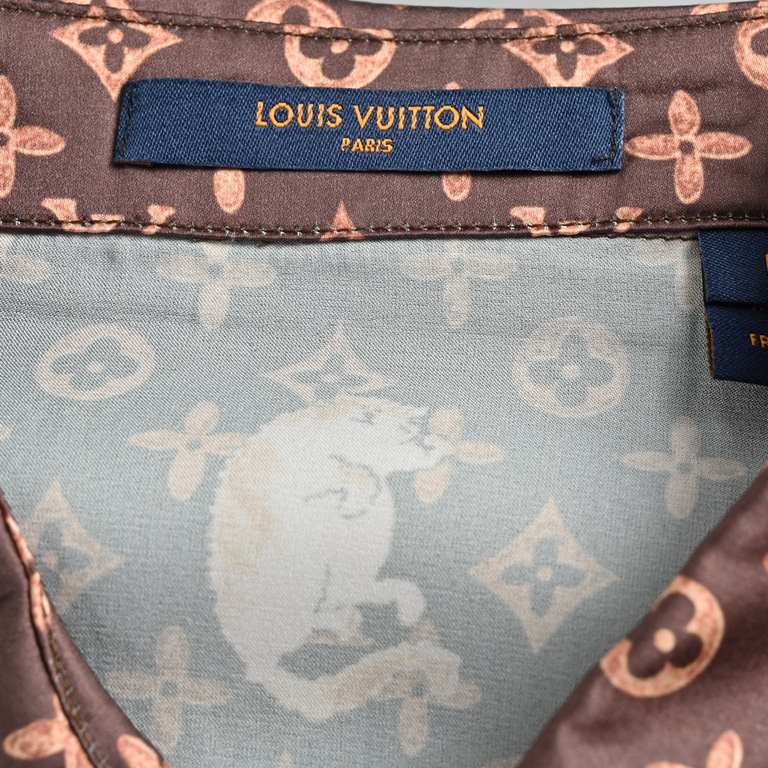 Louis VuittonLouis Vuitton 23ss New Zoo Limited Edition ShirtThe fabric is made of Tencel double-sided twill satin Active digital direct spray printing Imported environmentally friendly biodegradable penetration ink prin