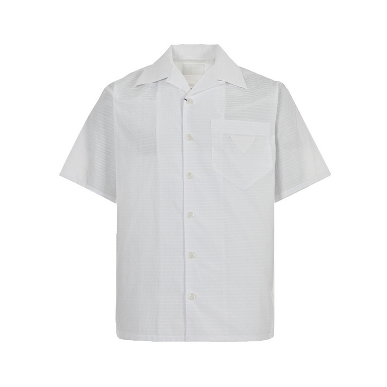 PradaPrada 23ss Short Sleeve Shirt in Government Silk Bermuda Dark PrintOriginally purchased in Beijing SK, different from the previous polyester jacquard fabric, the new full-printed logo is cotton fabric jacquard, incr