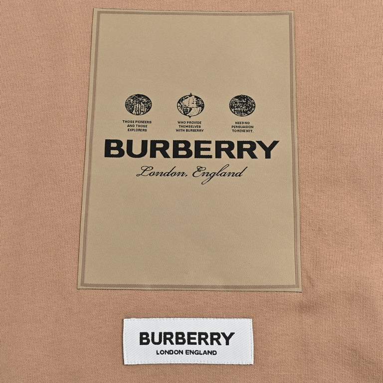 BurberryBurberry Label Patch Crew Neck SweatshirtCustomized 380g double yarn compact cotton jersey fabric, fabric custom woven and dyed, threads and body fabric color.Customized chest patch logo label, chest patch label 