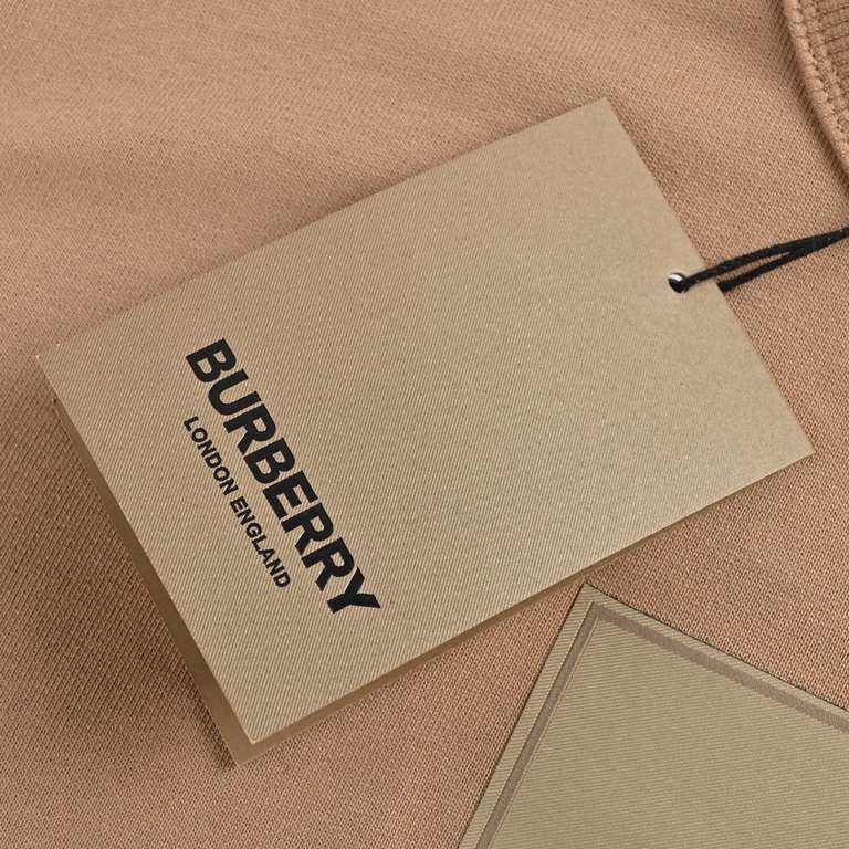 BurberryBurberry Label Patch Crew Neck SweatshirtCustomized 380g double yarn compact cotton jersey fabric, fabric custom woven and dyed, threads and body fabric color.Customized chest patch logo label, chest patch label 