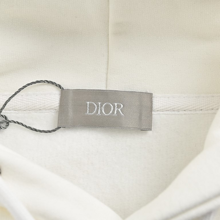 .Dior  Dior classic embroidery CD hooded sweatshirtAutumn and winter channels new temperament pull full of a winter sweater, basic and versatile can be worn alone or inside the layering sense of layering play Feel free t