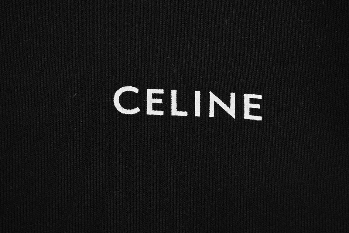 CelineCeline 23Fw Classic Chest Small Label Crew Neck SweatshirtFrench fashion and luxury brand CELINE upholds the style aesthetic, constantly moving forward in the exploration, designing a lot of classic patterns are ve