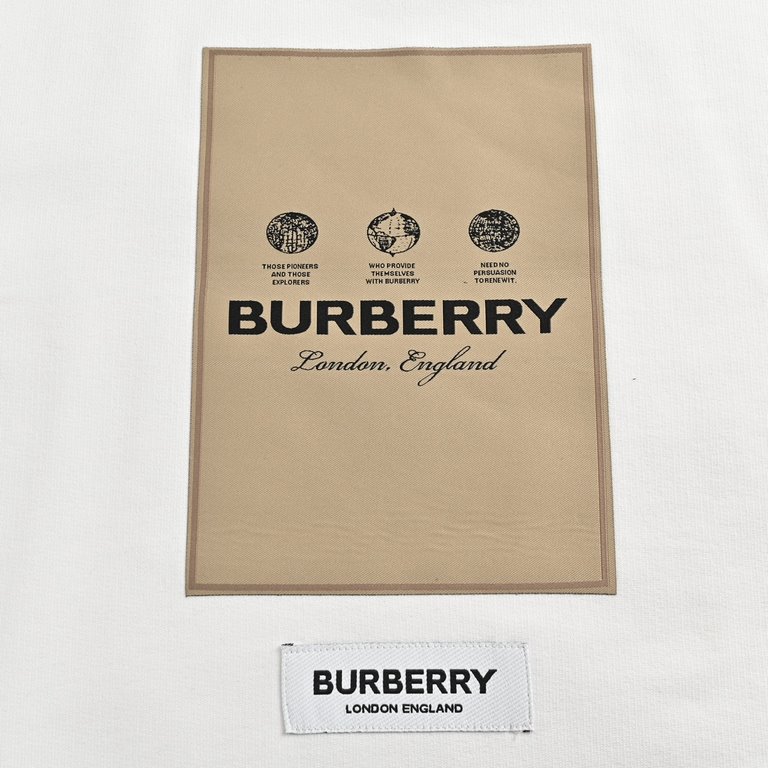 BurberryBurberry 22Fw Patch Label Crew Neck SweatshirtCustomized 420 grams double yarn compact cotton sweatshirt fabric, fabric custom weaving and dyeing, thread and body fabric color. Customized chest patch logo label, 