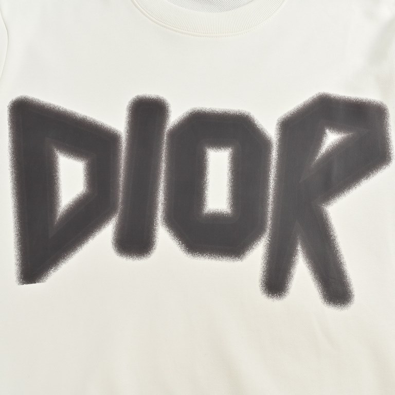 .DiorDior 23Fw Chest Large Letter Print Crew Neck SweatshirtChannel limited new Simple but not lost style retro brand logo, two colors recommended to get. Customized high gram weight knitted cotton fabric production fabr