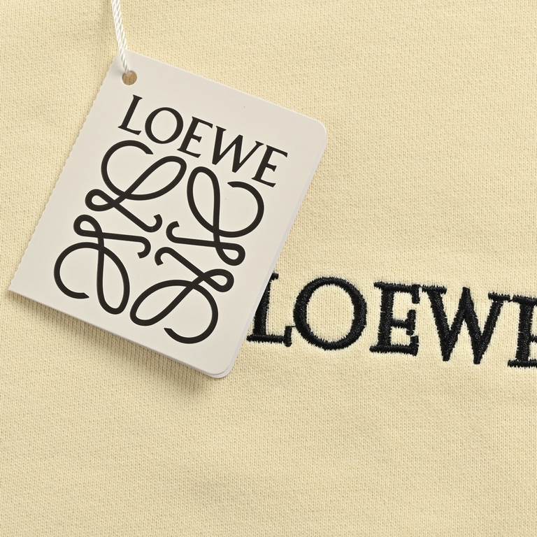 Loewe  Loewe Totoro Print Crew Neck SweatshirtMade of 400g washed terry fabric High-weight double yarn ribbed fabric is thick and breathable, the pattern has a lot of color use, colorful and layered. Adopt the latest ver