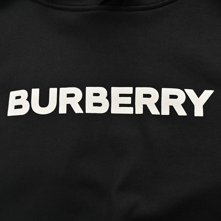 .BurberryBurberry classic letter print hooded sweatshirtThe original official website purchased into the development, fixed weaving 380g cotton terry cloth, fixed dyeing reactive black, khaki yellow, workmanship stitchin