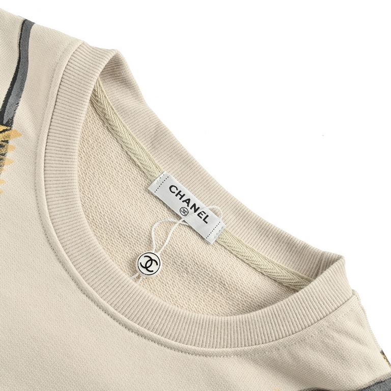 ChanelChanel Small fragrance hand-painted print round neck sweaterMinimalist and sophisticated, but also highlights the high level of wear recommended sweater Small but exquisite logo print, highlighting the overall nobl