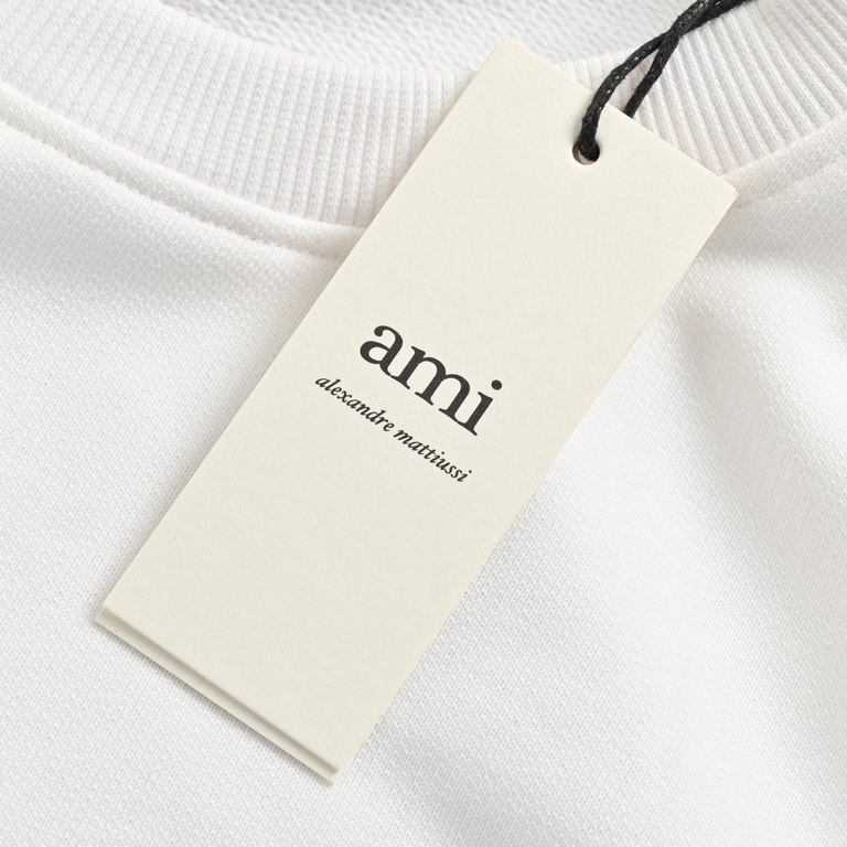 Ami classic small heart embroidery round neck sweaterEarly fall new high grams of cotton basic round neck sweater, men and women with the same models, trading company channels thin out, synchronized with the official web