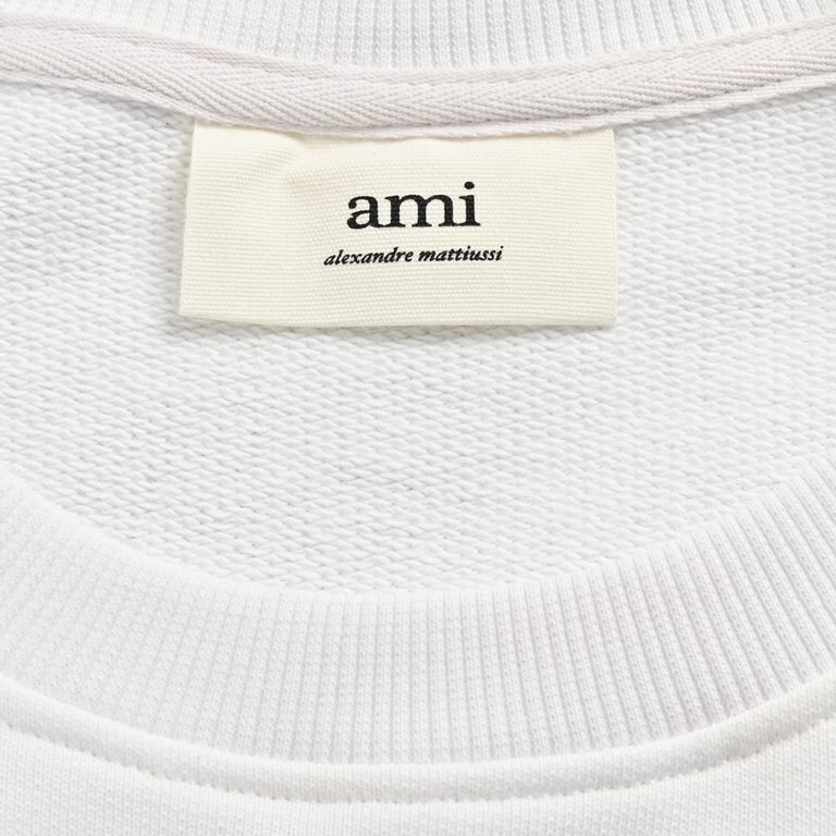 Ami classic small heart embroidery round neck sweaterEarly fall new high grams of cotton basic round neck sweater, men and women with the same models, trading company channels thin out, synchronized with the official web