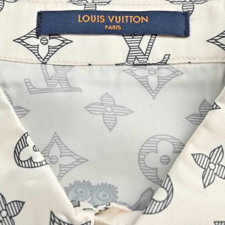 Louis VuttonLouis Vuitton 23ss Zoo Shirt.The fabric is made of Tencel double-sided twill satin Active digital direct print Imported environmentally friendly biodegradable penetration ink printing Scanning the Y version o