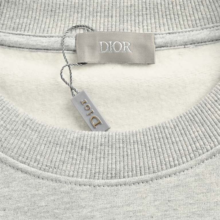 .Dior  Dior classic CD embroidery round neck sweaterAutumn and winter channels new temperament pull full of a winter sweater, basic and versatile can be worn alone or inside the layering sense of layering play Feel free 