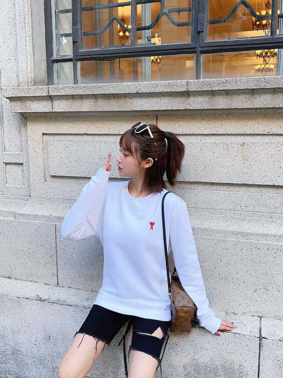 #Ami Classic Little Heart Embroidered Crew Neck Sweatshirt Top